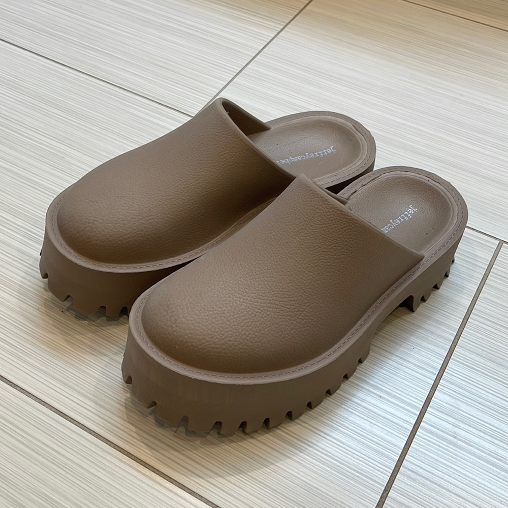 Lugged Platform Clog Taupe
JEFFREY CAMPBELL
